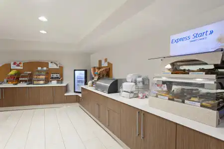 Holiday Inn Express West Los Angeles by IHG - 11