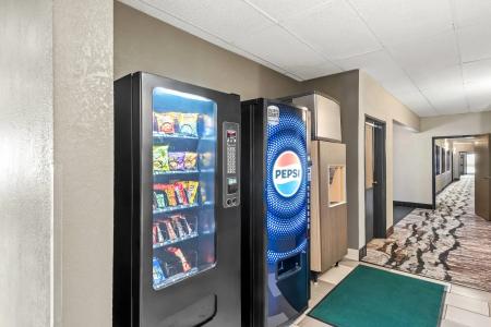 Quality Inn & Suites des Moines Airport - 10