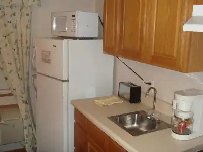 Townhouse Inn & Suites Omaha - 9