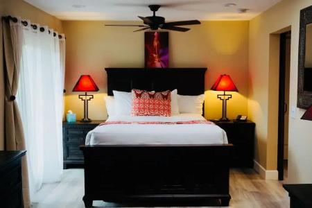 Lantern Light Inn - Romantic Getaway - 78