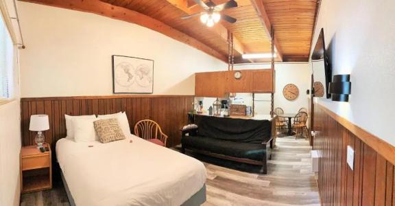 Breakers Boutique Inn - 141