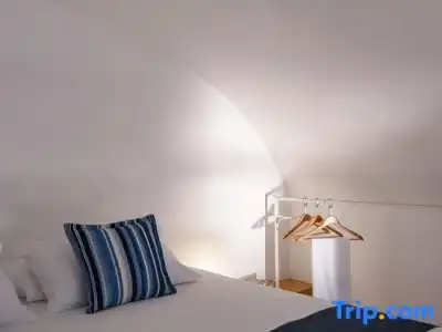 Muses Cycladic Suites - 204