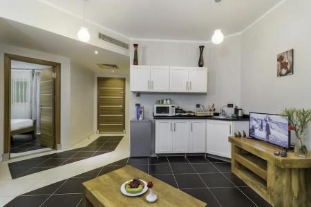 Royal Beach Serviced Apartments - 19