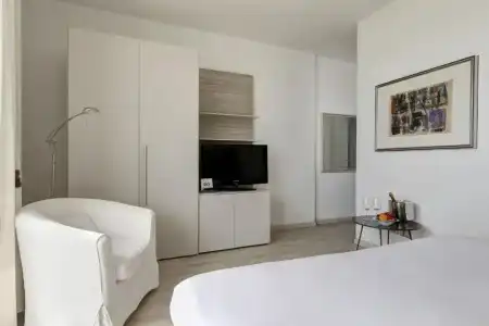Byron Bellavista - 58