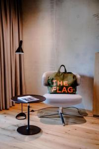 THE FLAG West M. - 4