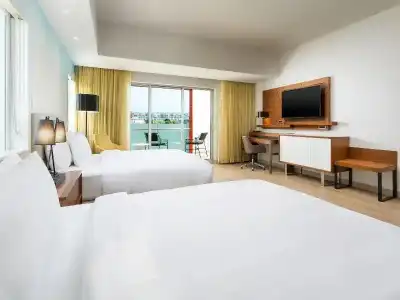 Courtyard by Marriott Santa Monica - 75