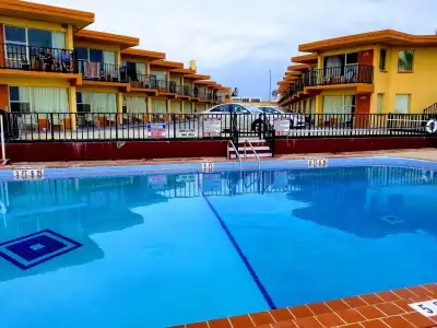 Grand Prix Motel on the Beach - 11