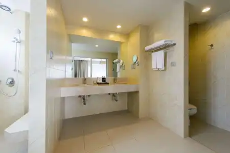 Ramada by Wyndham Phuket Deevana - 12