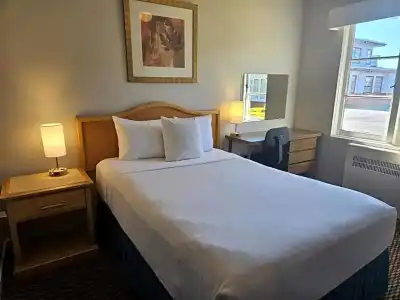 2400 Motel - 32