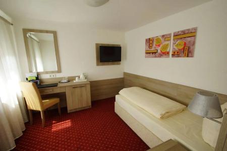 Airport Filder Post - 2