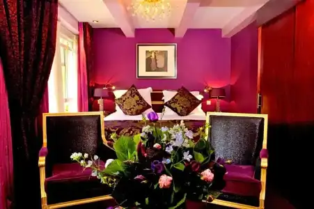 Ambassade - 63