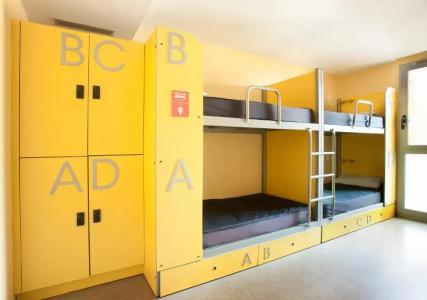 Twentytu Hostel Barcelona - 32