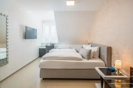 Best Western Plus Celebrity Suites - 50
