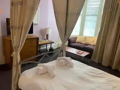 Southside Guest House - 24
