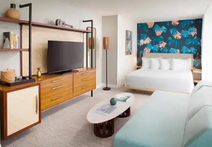 The Laylow Waikiki, Autograph Collection - 2