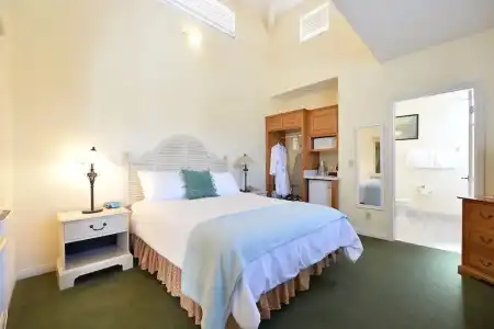 Crown City Inn - 22