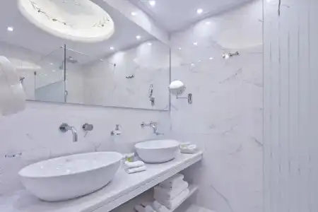 AVA & Suites - 112
