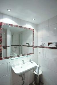 Mosel& Restaurant Zur Traube Gmbh - 38