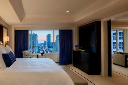 The Peninsula Chicago - 24