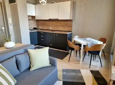 BOUTIQUE Entry E - 3