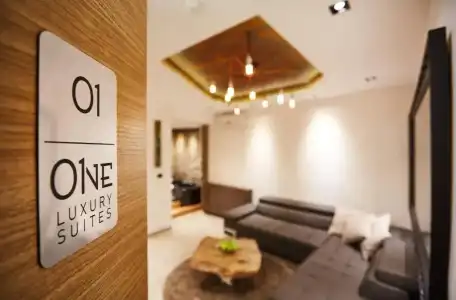 One Luxury Suites - 102