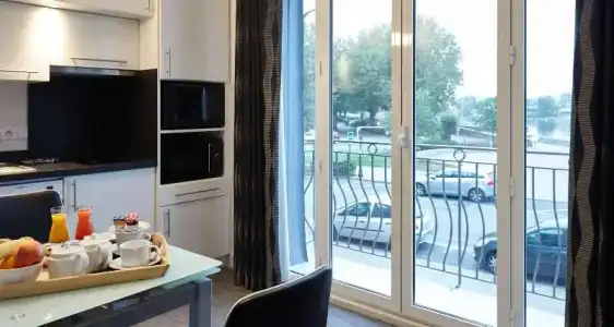 Best Western Le Cheval Blanc - Vieux Port - 89