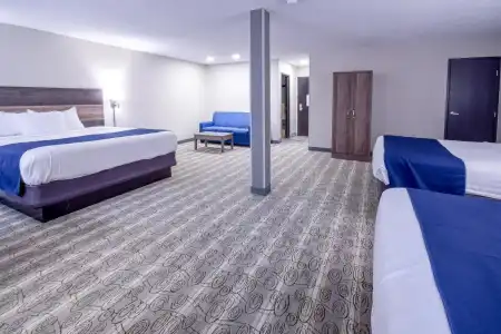Days Inn & Suites by Wyndham Wisconsin Dells - 4