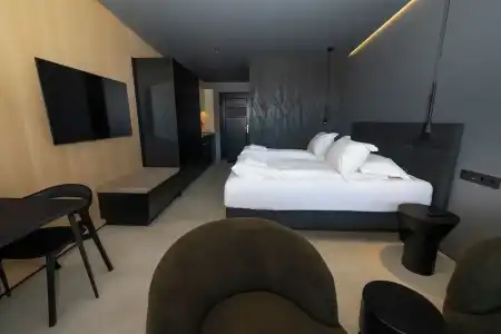 North Mountain View Suites - 1