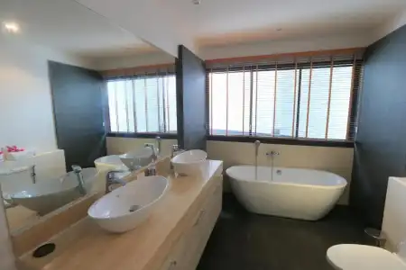 Naiharn Beach Villa - 31