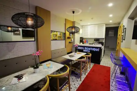 Istanbul Box Boutique - 1