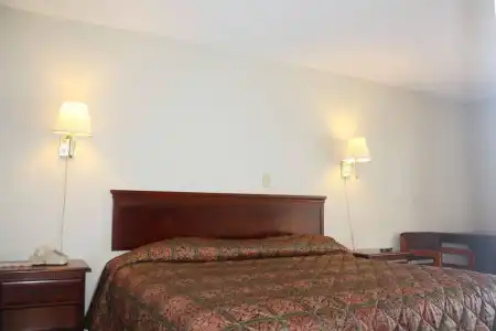 Gateway Inn Savannah - 2