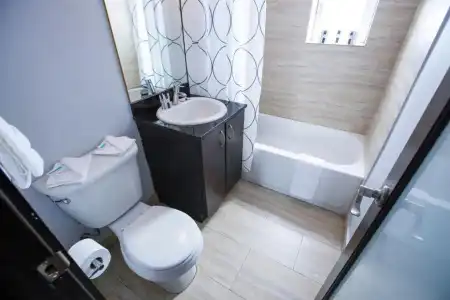 Lincoln Arms Suites - 39