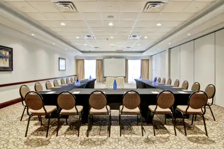 Hilton Garden Inn Toronto/Burlington - 40