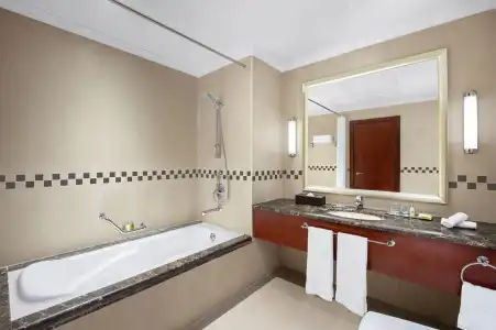 DoubleTree by Hilton - 12