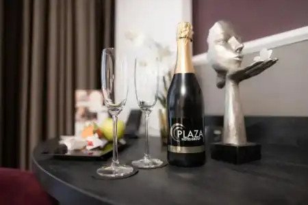 PLAZA Premium - 72