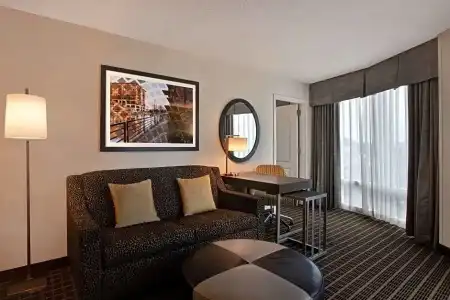 Hampton Inn & Suites Greenville-Downtown-RiverPlace - 111