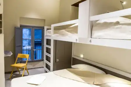 Little Italy Boutique Hostel - 40