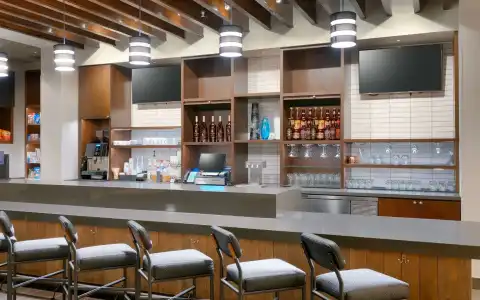 Hyatt Place Anchorage Midtown - 1