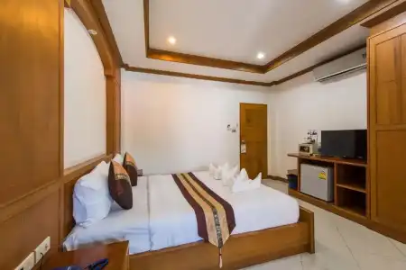 Magnific Patong - 60