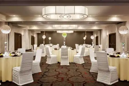 DoubleTree by Hilton Toronto Airport - 36