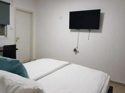 Airport Guest House - 5