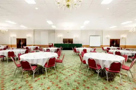 Ramada Lansing and Conference Center - 29