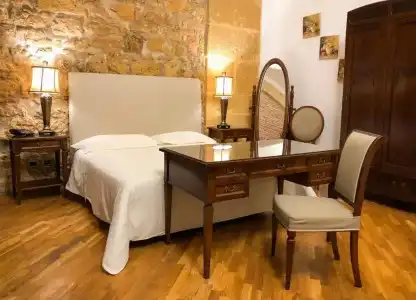 Carmine - 32