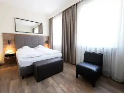 Bayerischer Hof - 84