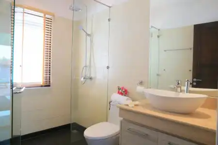Naiharn Beach Villa - 26