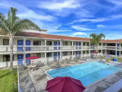 Motel 6 Carlsbad, CA Beach - 11