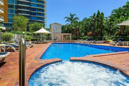 The Crest Apartments - - 9