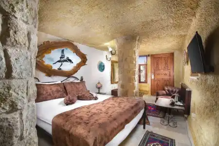 Romantic Cave - 84