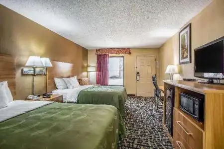 Quality Inn Bowling Green South - 40