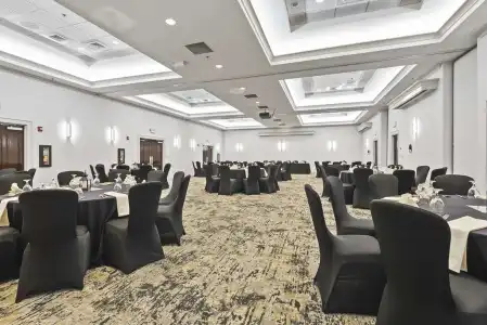 DoubleTree by Hilton Columbus - 17